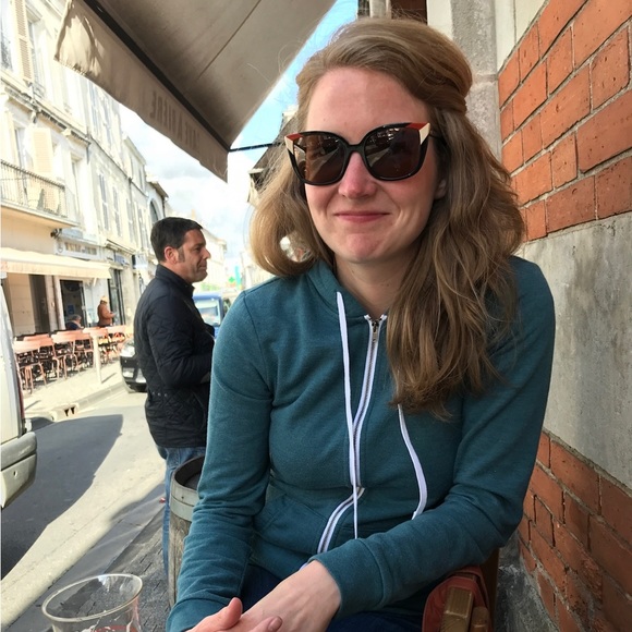 Meet your Posher, Caitlin - Picture 1 of 1